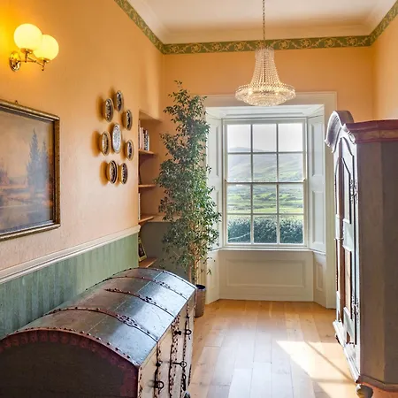 بيت للعطل Kill House, Kingstown