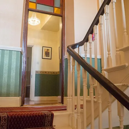 بيت للعطل Kill House, Kingstown