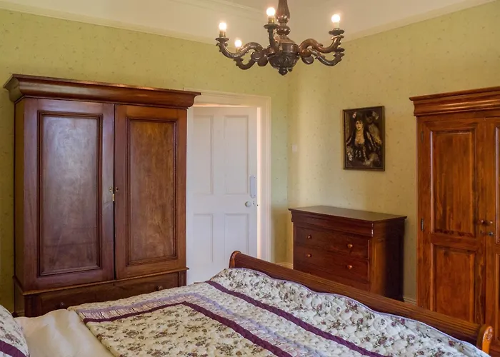 Kill House, Kingstown * Clifden